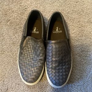 Sneakers gently used. Size 6. Chrome type color